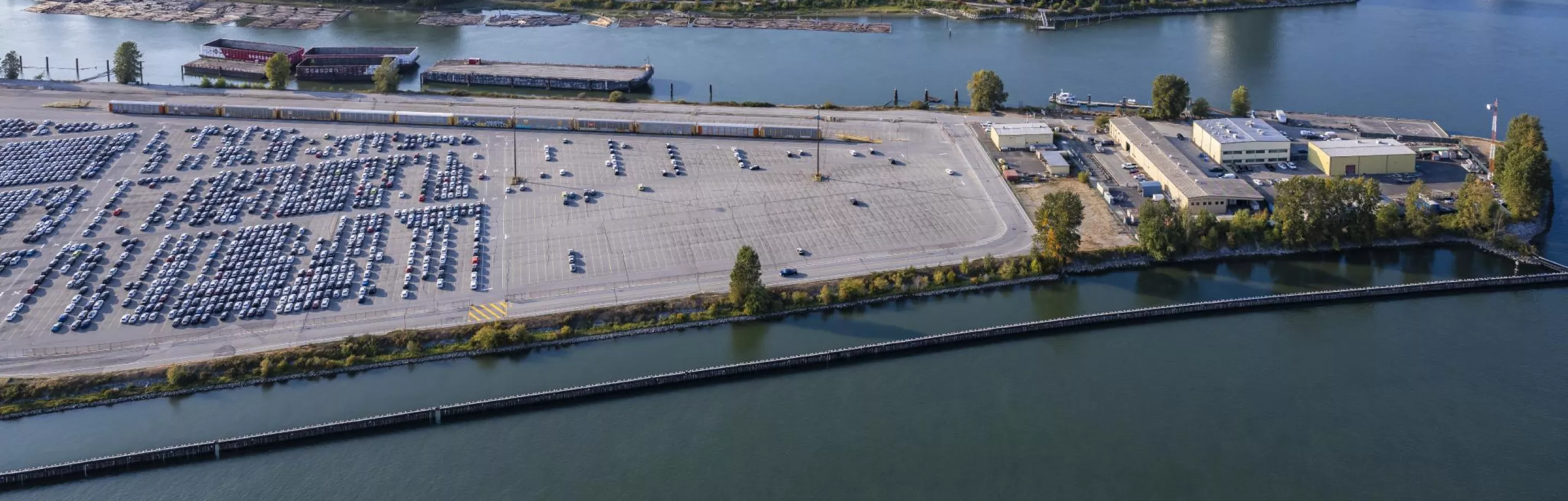 Vue aérienne du terminal automobile Annacis