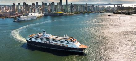 Vue aérienne des navires de croisière au port de Vancouver